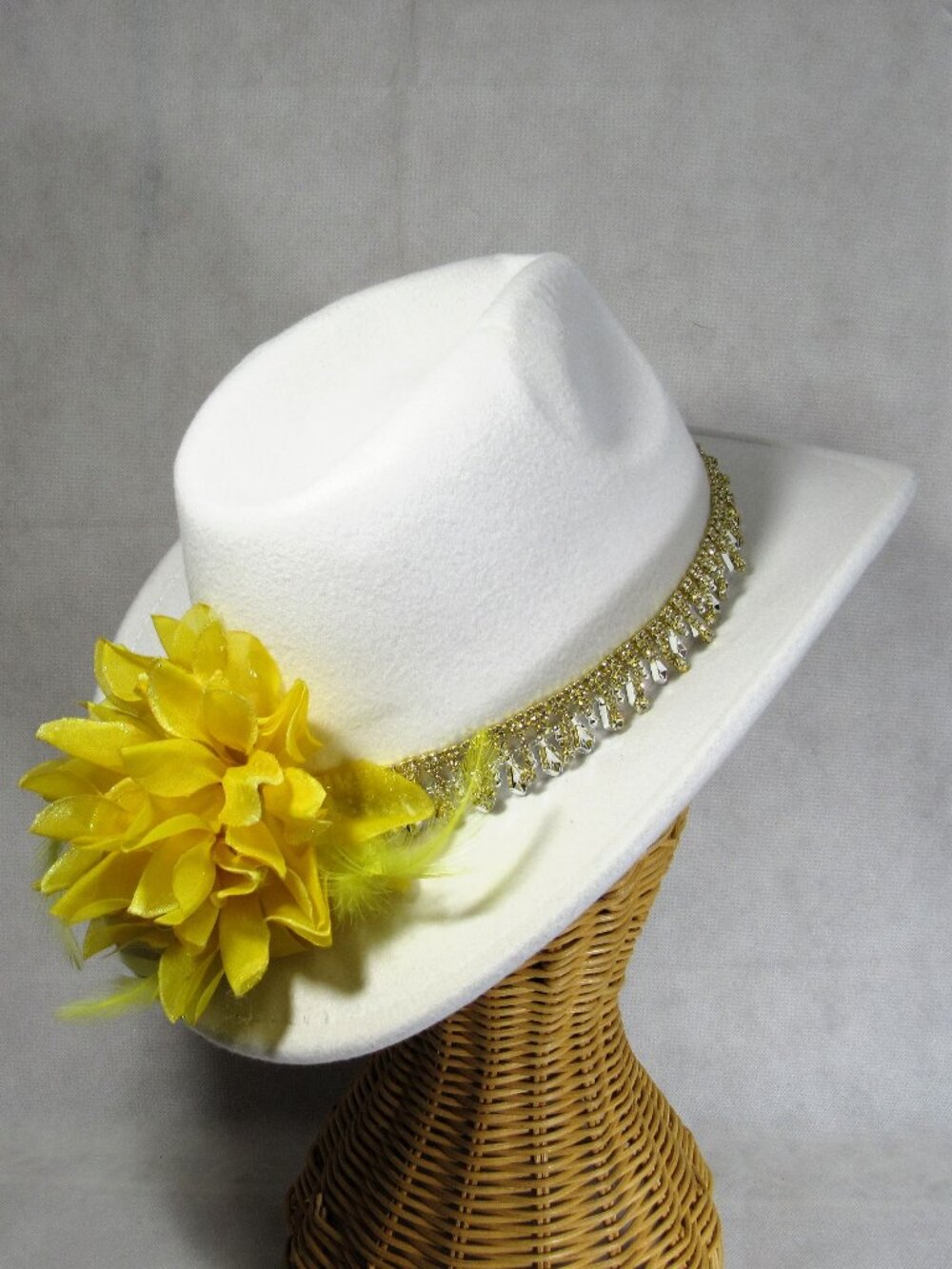 RODEO, BACHELORETTE PARTY, ANY PARTY COWGIRL HAT WHITE, YELLOW SIZE 7.5